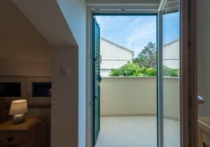 Comfortable and spacious apartment with terrace and sea view Šimuni, Pag (A-18386-c)