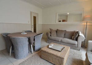 Comfortable apartment in the town centre, within walking distance of the ocean