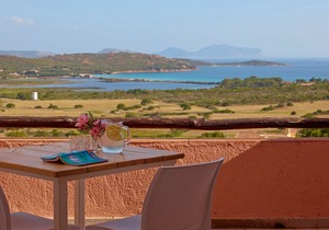 Comfortable apartment with sea view and balcony or terrace