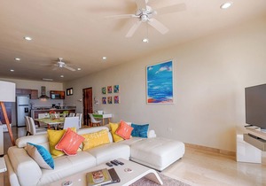 Comfortable, modern condo with beautiful ocean views, swimming pool, AC!
