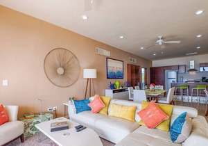 Comfortable, modern condo with beautiful ocean views, swimming pool, AC!