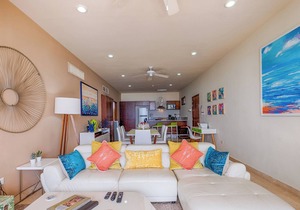 Comfortable, modern condo with beautiful ocean views, swimming pool, AC!