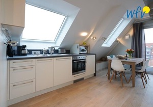 Comfortable penthouse apartment with sunny south-facing balcony!