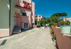 Comfortable vacation apartment in a good location.