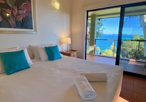 COMPASS PT 5 - HAMILTON ISLAND - GREAT BARRIER REEF - WHITSUNDAYS - WHITEHAVEN