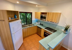 COMPASS PT 5 - HAMILTON ISLAND - GREAT BARRIER REEF - WHITSUNDAYS - WHITEHAVEN
