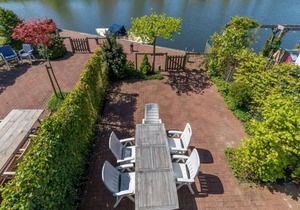 Complete, popular island house with steam shower. There is a lockable fence between the garden and t