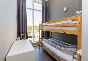Complete, popular island house with steam shower. There is a lockable fence between the garden and t