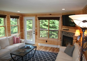 Completely Renovated Treetop Townhome Next To Village and Slopes.
