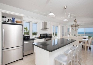 Compound w/Beach, Pool, PICKLEBALL, Gym, Kayaks, Golf Carts, VIEWS!