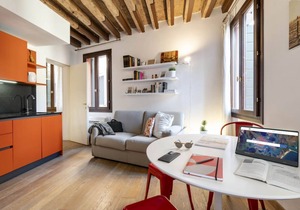 CONTEMPORARY APARTMENT IN VENICE FF M02704212230