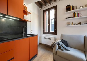 CONTEMPORARY APARTMENT IN VENICE FF M02704212230