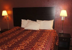 Coratel Inn & Suites By Jasper Waite Park - 1 Queen Bed Accessible Non-Smoking