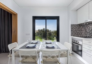 Correeira Luxury Residence T2 L - Albufeira, Pools, Wifi, Bbq, Beach