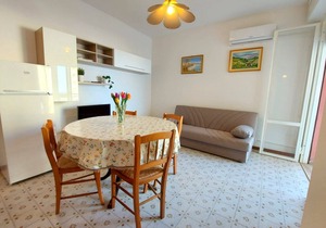 Cortina 2-9 Two room seafront apartment with air conditioning
