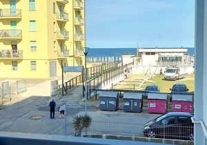 Cortina 2-9 Two room seafront apartment with air conditioning