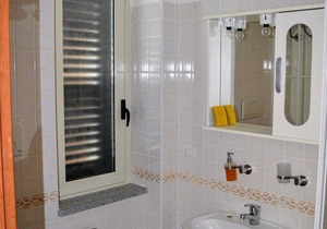 Cosy 1st floor coastal apartment on Ionian Sea