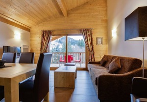 Cosy apartment for 6 guests with pool, WIFI, hot tub, TV, balcony, pets allowed and parking