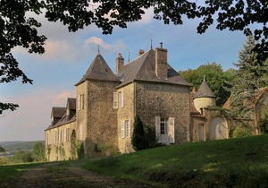 Cosy Castle in Onlay with Swimming Pool