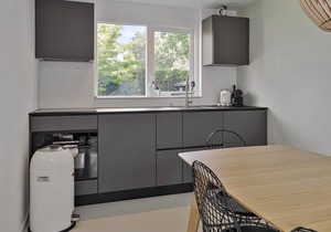 Cosy holiday home, spacious and green garden, lots of privacy and a cosy covered outdoor terrace with wood-burning stove.