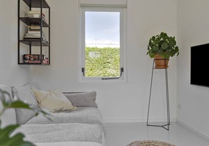 Cosy holiday home, spacious and green garden, lots of privacy and a cosy covered outdoor terrace with wood-burning stove.