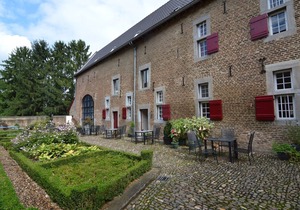 Cosy Villa in Mesch with Garden