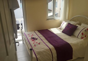 Cosy Villa With Communal Pool, Rooftop Suntrap Area