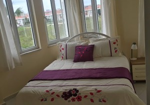 Cosy Villa With Communal Pool, Rooftop Suntrap Area