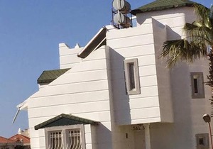 Cosy Villa With Communal Pool, Rooftop Suntrap Area