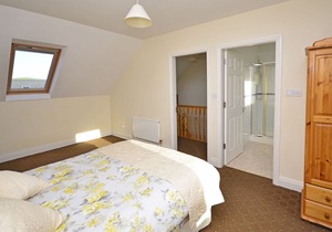 Cottage 323 - Cleggan - sleeps 8 guests in 4 bedrooms