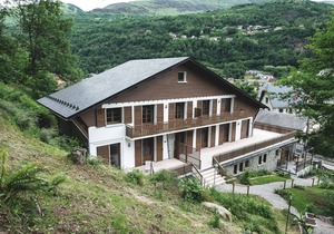 Cottage 4 * 300 m ski -wifi- terrace- private parking-sauna-gym
