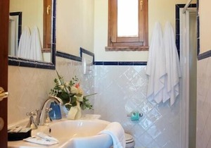 Country house in the Florentine countryside with pool and panoramic views