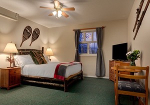 Courthouse Inn Revelstoke - Queen (2)