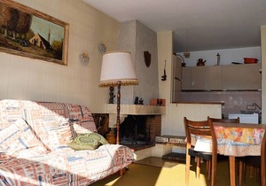 Cozy 1-Bedroom Apartment with South-Facing Balcony and Private Parking in Les Angles