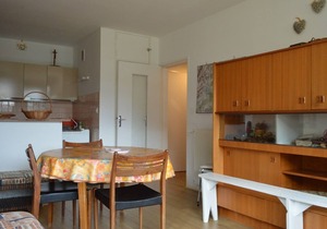 Cozy 1-Bedroom Apartment with South-Facing Balcony and Private Parking in Les Angles