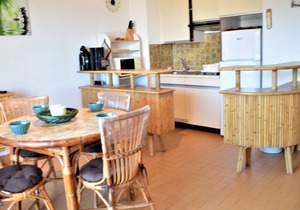 Cozy 2-Room Apartment, A/C, Parking, Near Shops and Beach in Cavalaire, Sleeps 4
