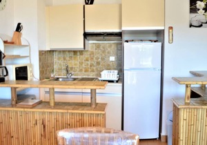 Cozy 2-Room Apartment, A/C, Parking, Near Shops and Beach in Cavalaire, Sleeps 4