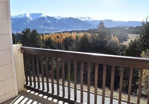 Cozy 2-Room Apartment for 6 with Mountain Views, Terrace & Private Parking in Bolquère