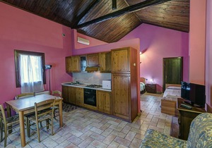 Cozy apartment in a farmhouse in Veneto with shared swimming pool