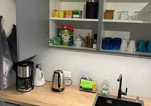 Cozy apartment for 1-2 persons. The approx. 60m&sup2; large and very chic 2-room apartment for 1 to 2 persons is located on the Ahrenshof in the heart of Bad Zwischenahn.