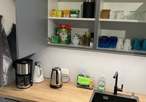 Cozy apartment for 1-2 persons. The approx. 60m&sup2; large and very chic 2-room apartment for 1 to 2 persons is located on the Ahrenshof in the heart of Bad Zwischenahn.