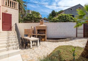 Cozy Apartment In Veli Losinj With Wifi