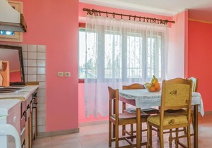 Cozy apartment in Vrsar with kitchen