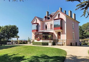 Cozy apartment with elevator, 150m from beach and casino, free WiFi