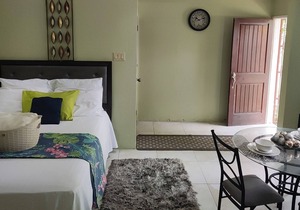 Cozy Barbican Flat. 3 mins to Bob Marley Museum