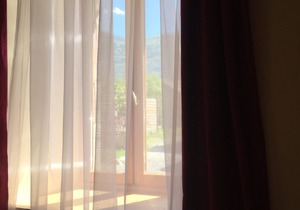 Cozy cocoon on the edge of Lake Annecy