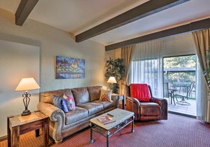 Cozy Condo with Balcony - Walk to Salt River Fields!