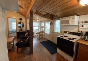 Cozy Cottage #4 overlooking beautiful Lake Huron