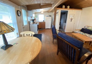 Cozy Cottage #4 overlooking beautiful Lake Huron