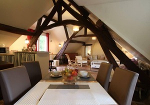 Cozy Cottage with Panoramic Views, Terrace, and Access to Lakeside Activities